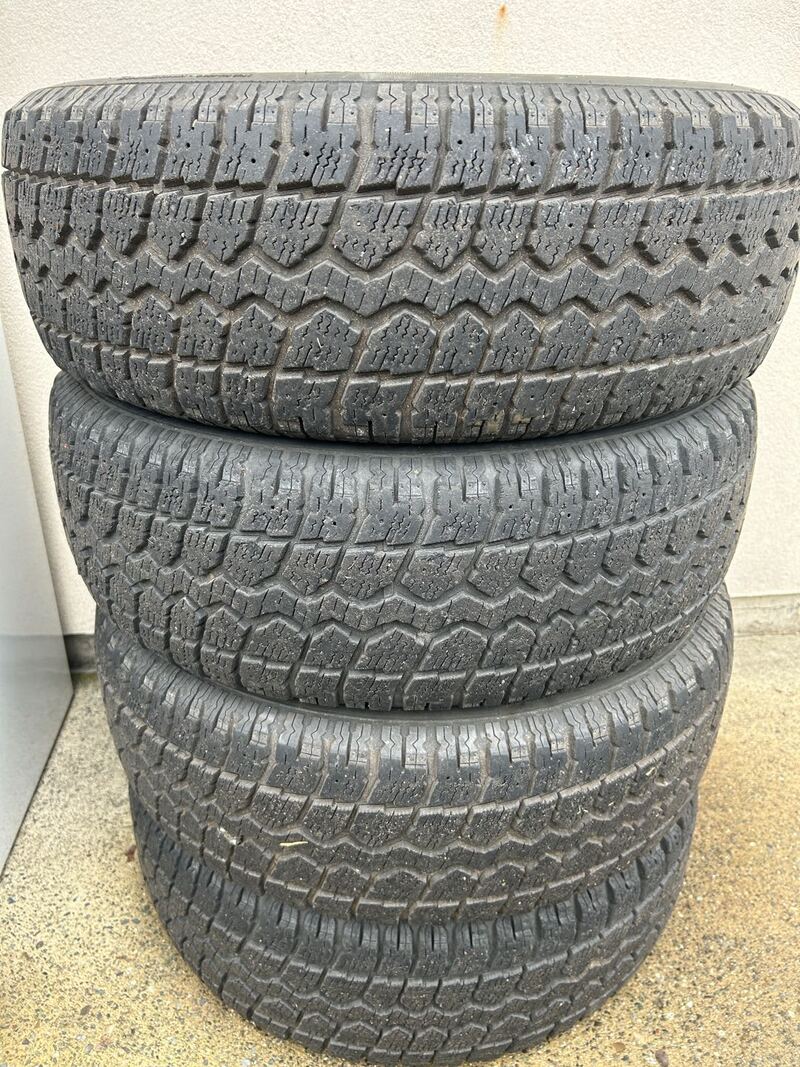 215/70/16雪胎四个