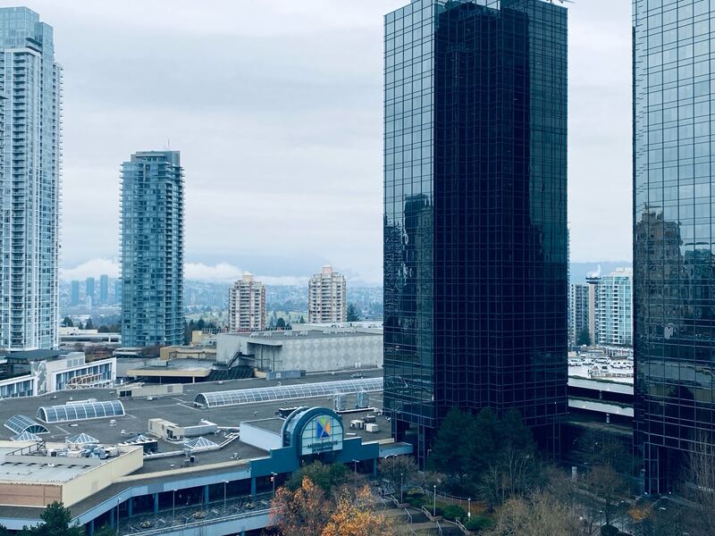 本拿比Metrotown 天車站旁一室一卫帶家俱