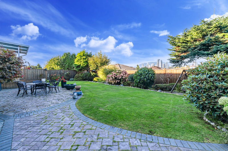 本拿比高尚小区1400尺三房两厅$2500/月水电煤费Wifi全包，可拎包即住 