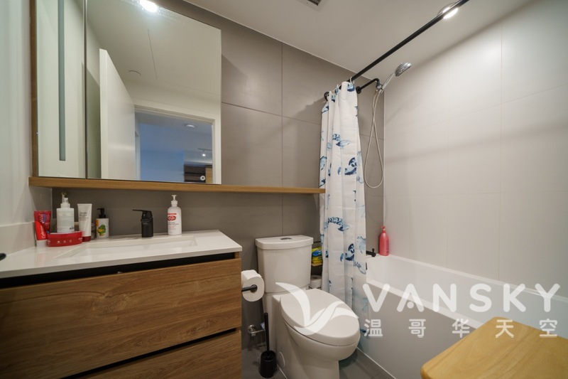 Surrey Central 一年新BOSA带空调公寓出租