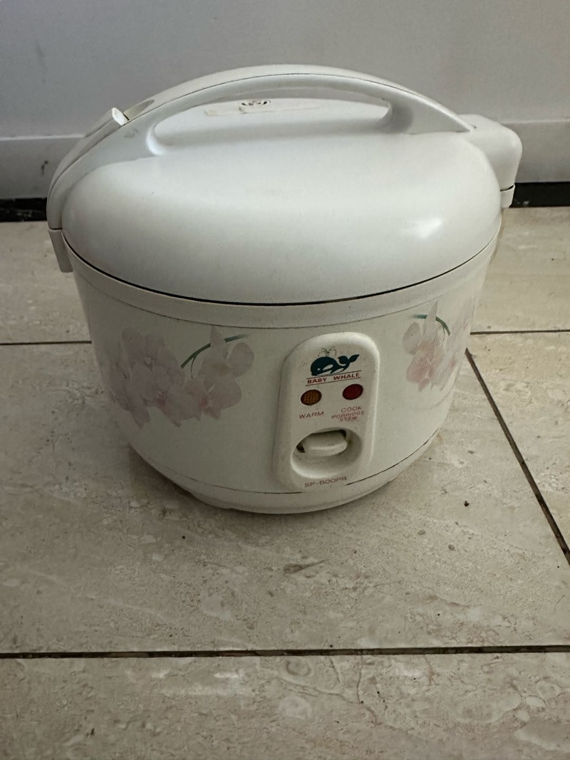 出售电饭煲$4取暖器$30基本全新