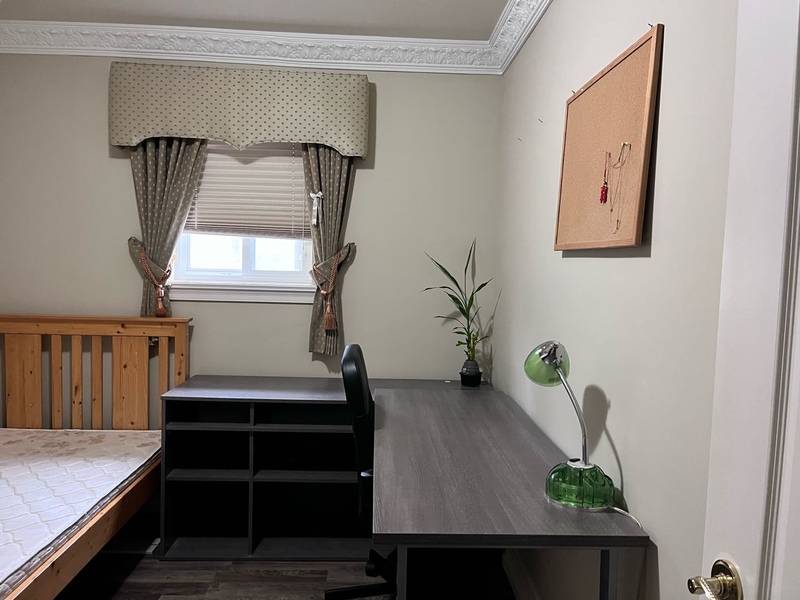 近SFU, 楼上一房独立卫生间