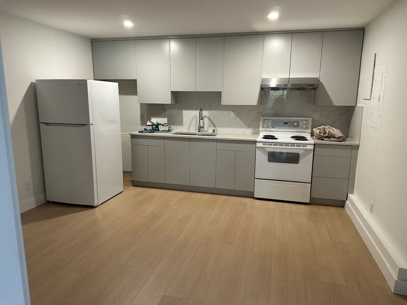 列治文 獨立屋內兩房單位出租