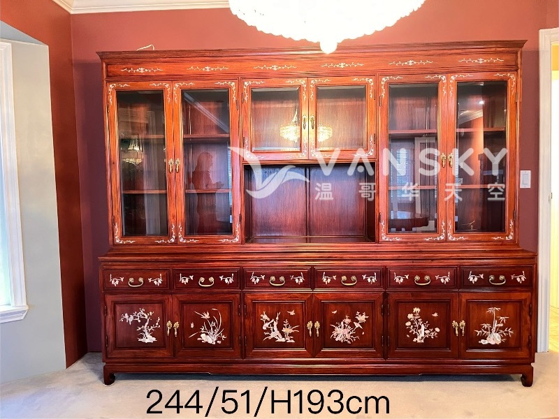 搬家转出红木贝壳酒柜书柜和红木玄关柜等