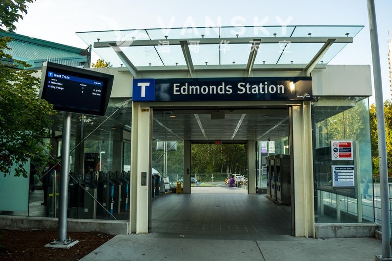 250307205451_800px-Translink_Edmonds_Station-a.jpg