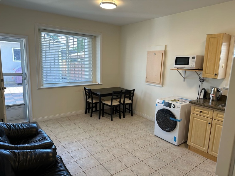 温哥华东区平地一房一厅出租