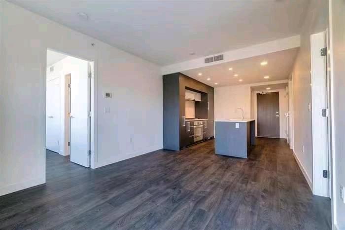 合租找室友 列治文两室两卫 一Den 高层水泥公寓 近大统华Lansdowne天车站,KPU,TWU,VPC 可以养宠