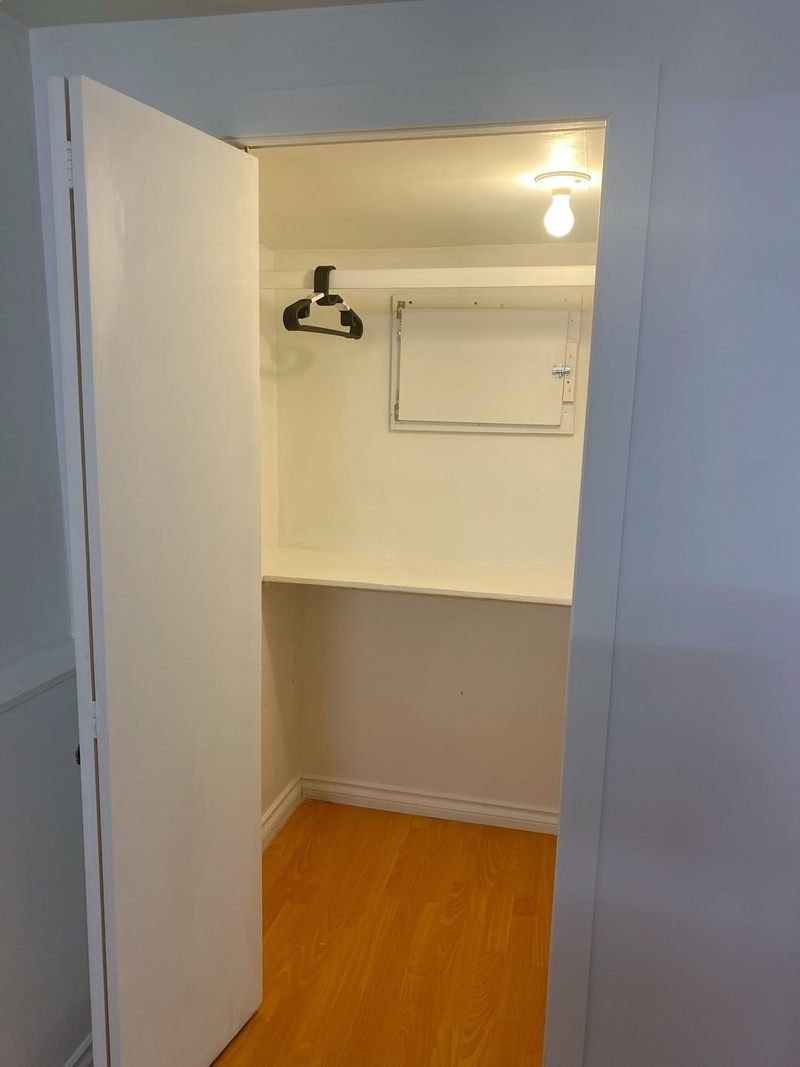 Killarney区半平地一房一厅出租