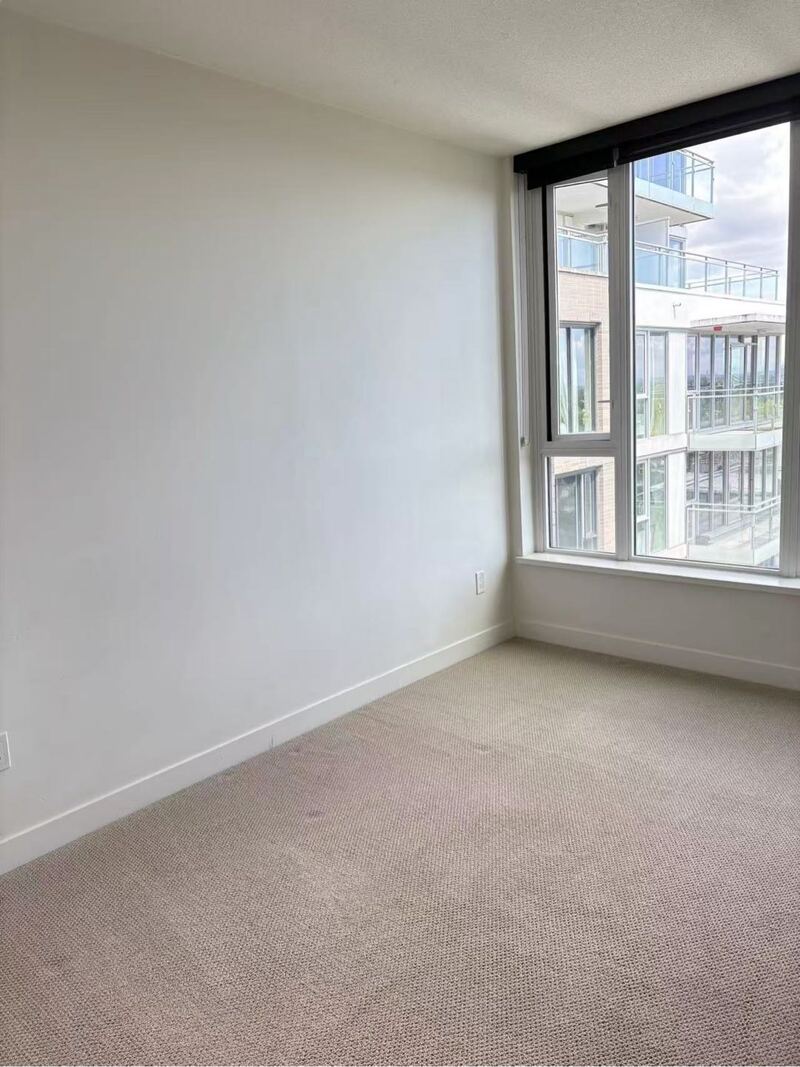 列治文capstan way天车站3房2卫出租