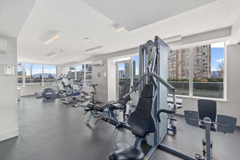 Metrotown 公寓找女室友