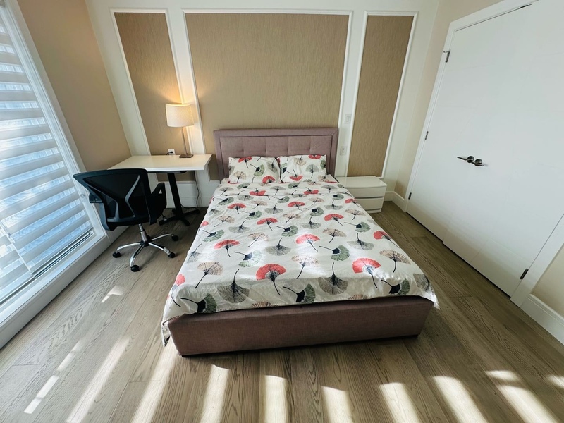 全新一房带独立卫生间和阳台。