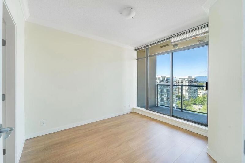 列治文高层两个停车位两室两卫生间