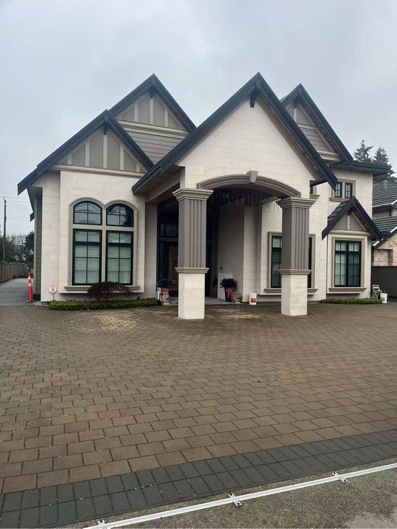 列治文豪华两房一厅2650