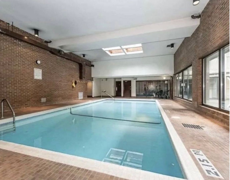 $2500.-兩大房一厠874呎高層栢文