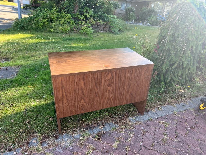 成色不错的电脑桌免费