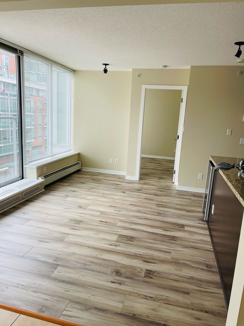 温哥华市中心一房公寓