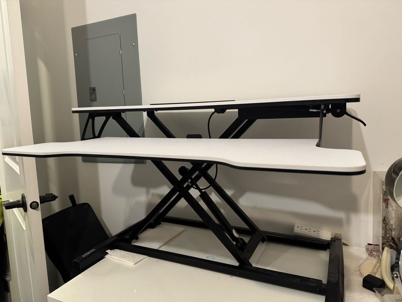 可调节桌面升降台