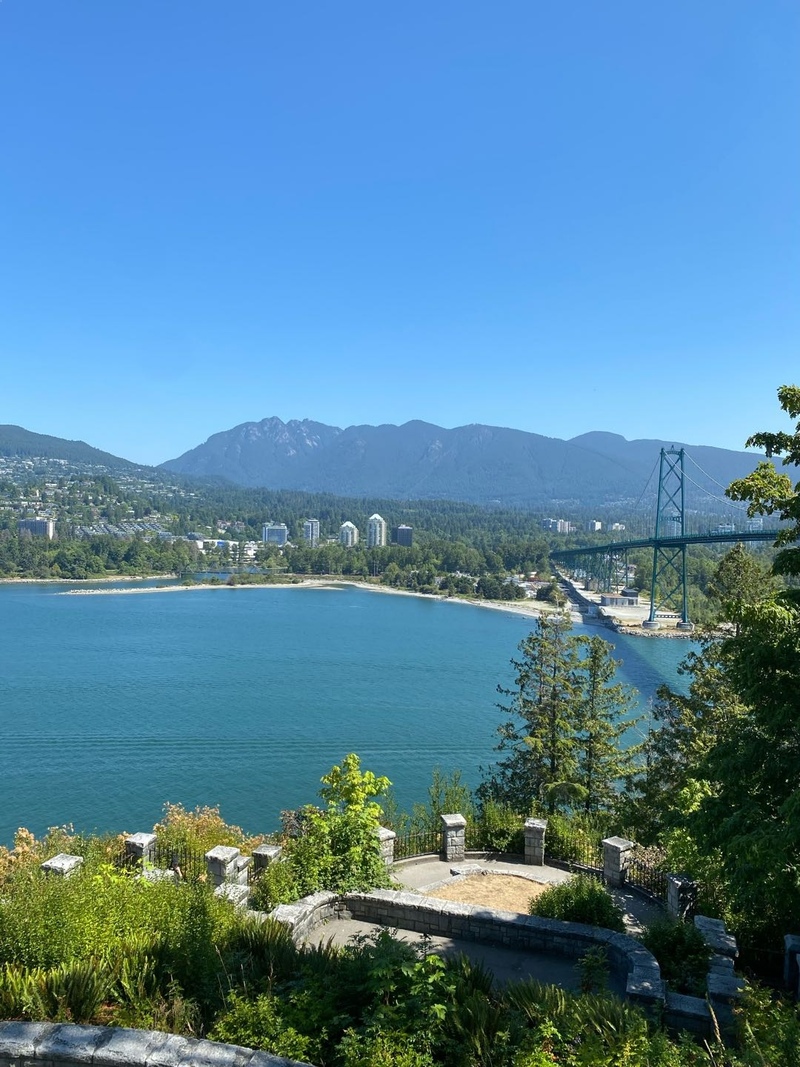 Downtown Vancouver二房二厅一书房海景公寓