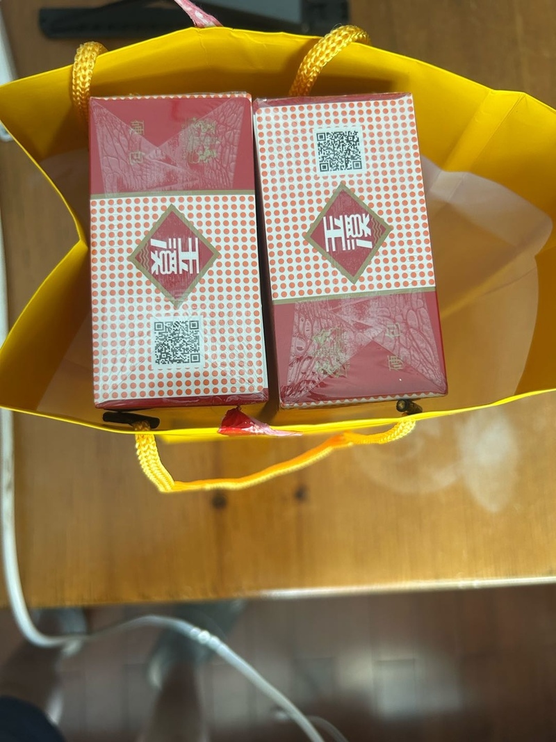 免税店玉溪 硬中华香烟