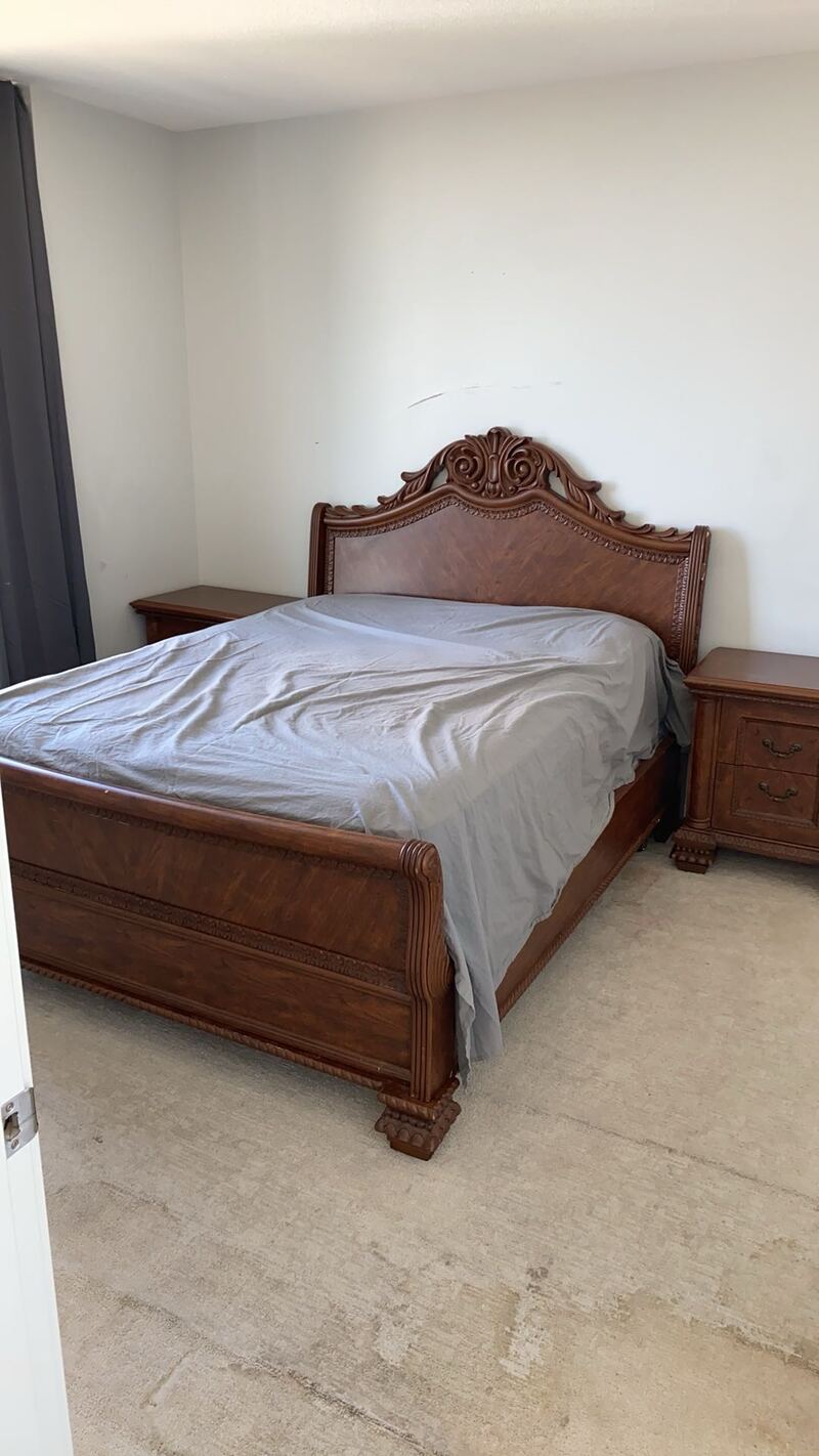 免费双人床及床垫