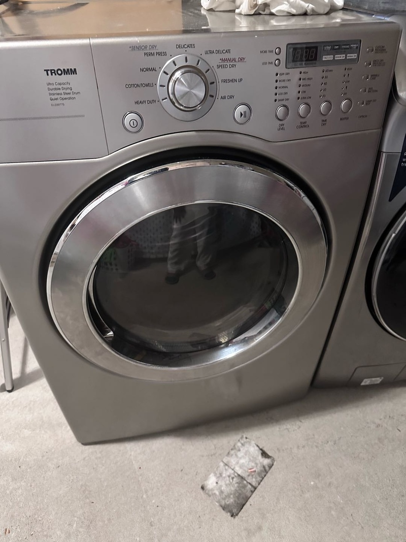 二手出LG烘干机 送LG洗衣机