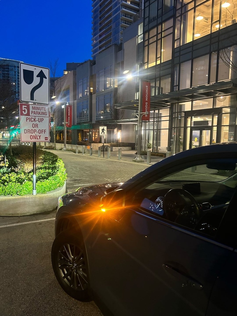 带烟 温哥华机场免费接送机 热忱服务