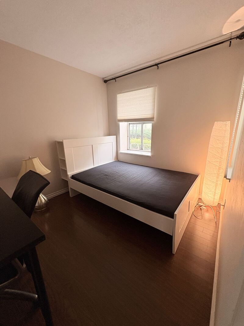 townhouse一楼单间，独立卫生间限男生