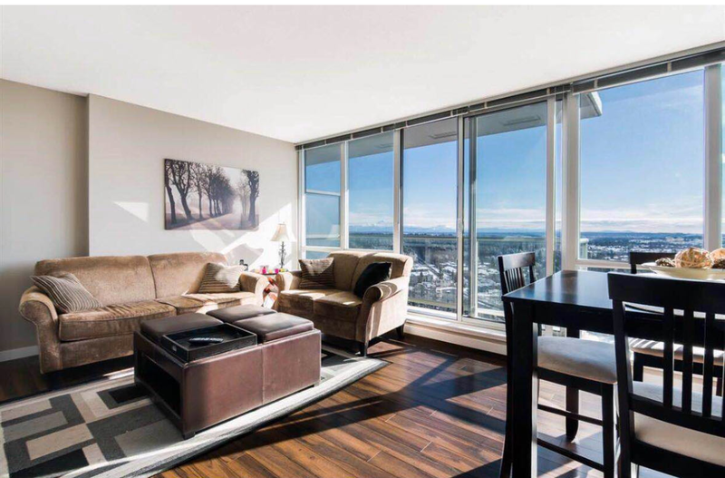 Surrey地铁口2分钟1房1厅