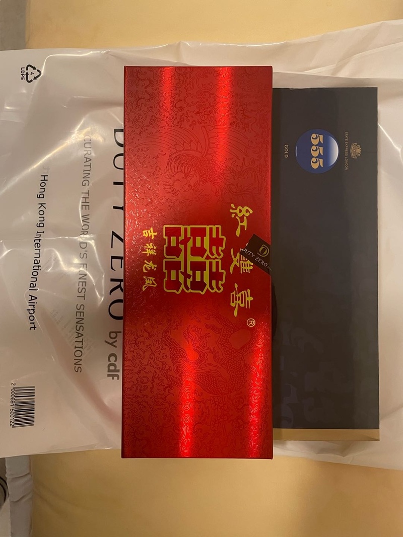 香港机场免税店龍凤红双喜和555