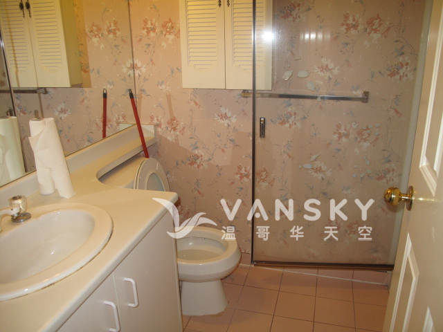 251212230622_卫生间.JPG