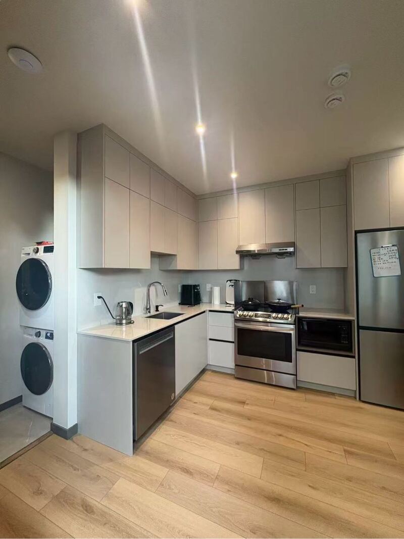 全新独立出入列治文两房一卫