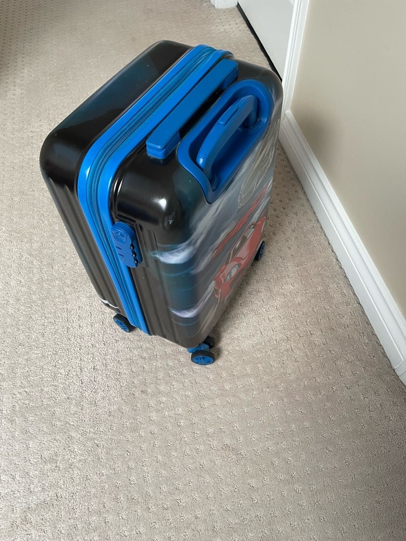 清孩子衣柜 出西装全套 羽绒背心 登机小行李箱 