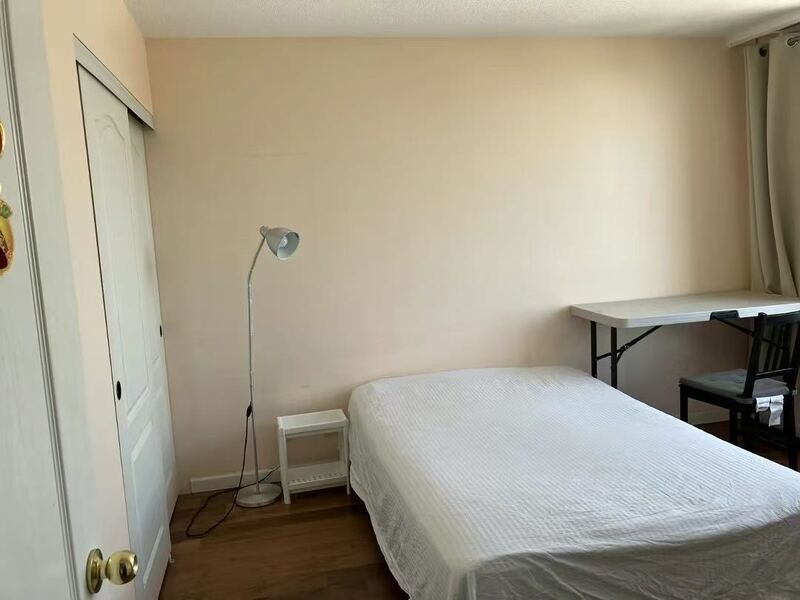 Richmond center旁边高层公寓出租次卧独立卫生间