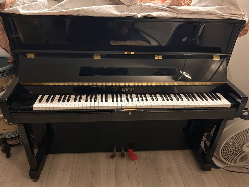 有九成新二手鋼琴出售