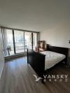 Metrotown 高层公寓主卧出租， 独立卫生间