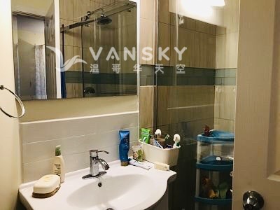 260524151418_COQ_suite_bathroom.jpg