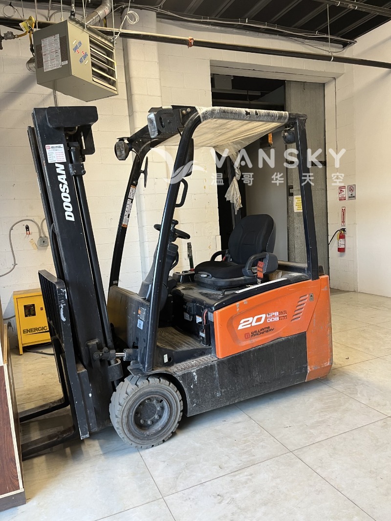 260716163111_forklift.jpg