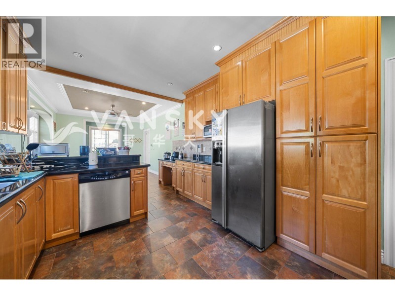 260722085958_Kitchen.jpg