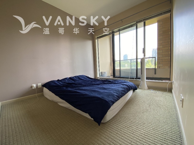 260823213652_主卧.jpg