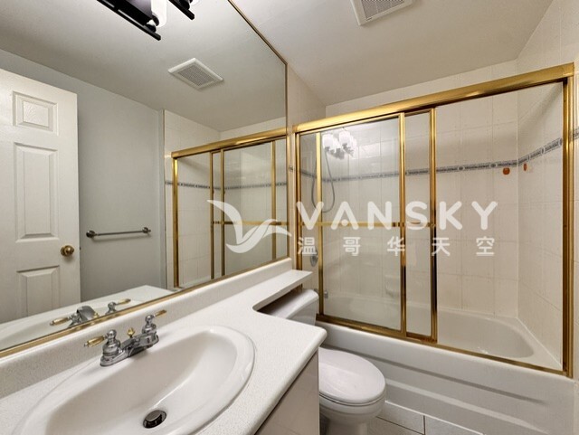 260827111628_Bathroom.jpg