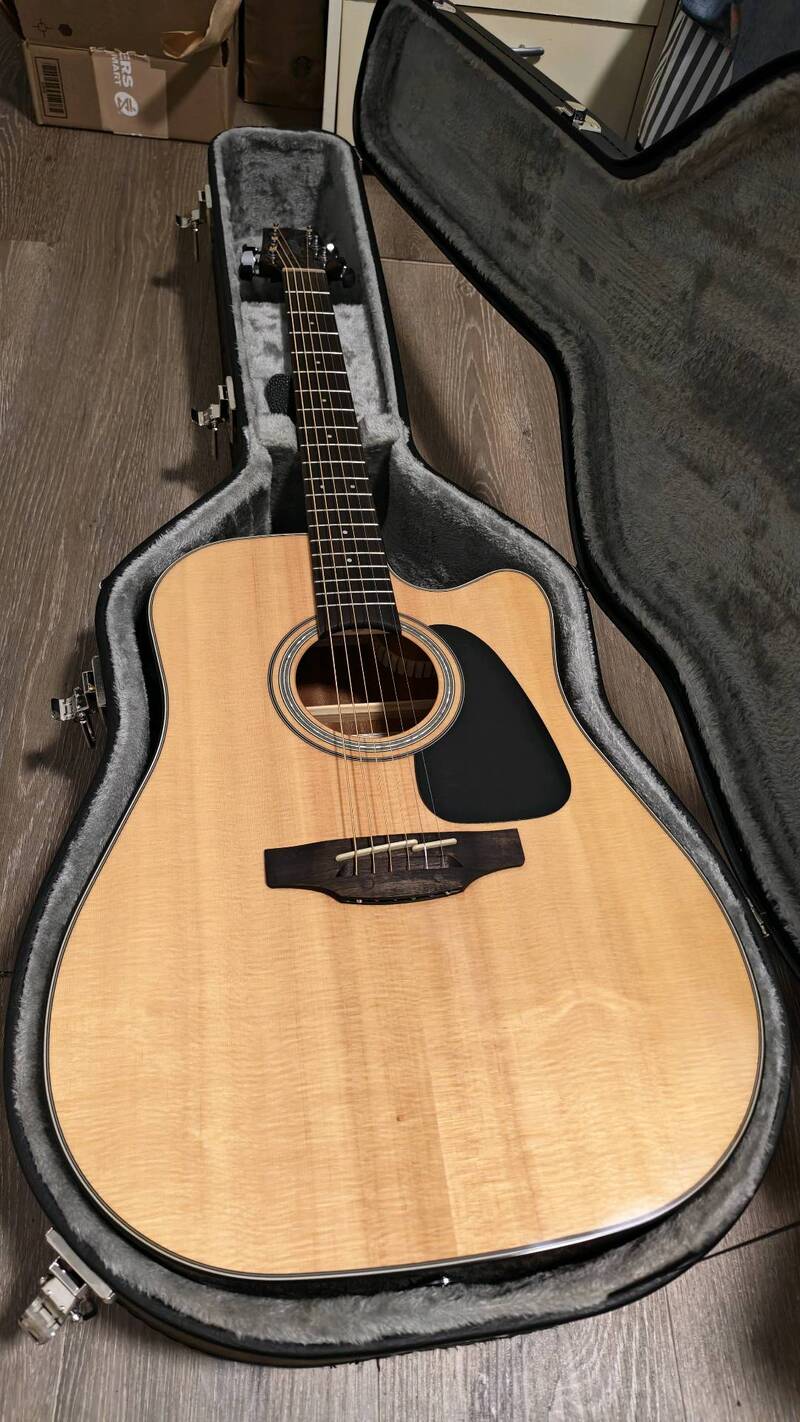 Takamine GD30CE-NAT 吉他