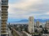 Metrotown Skytrain对面高楼卧出租