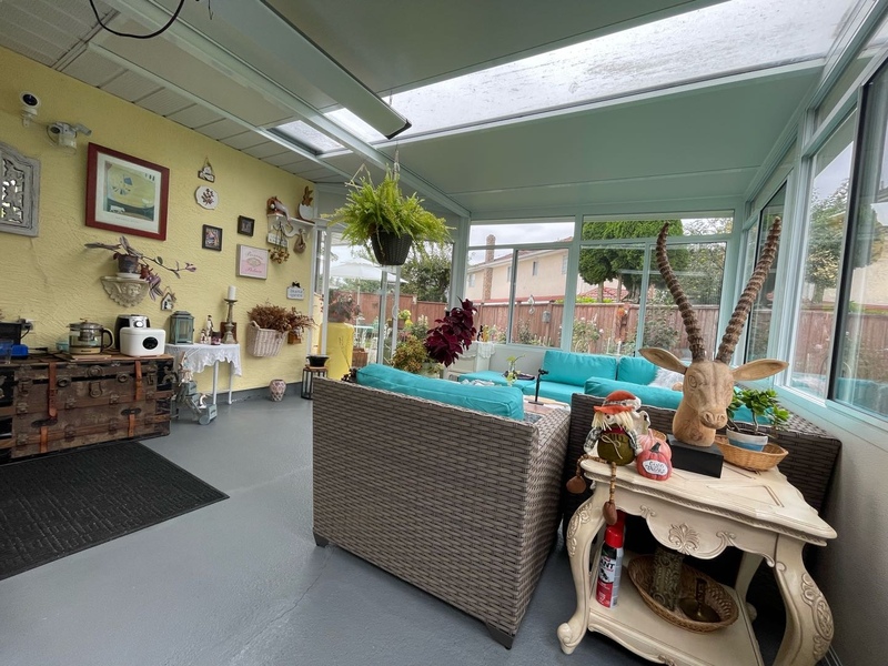 House一层带有无敌阳光房的房间随时入住全包