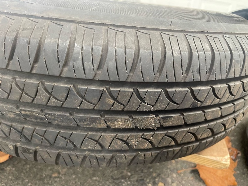 连轮毂轮胎205/75 R14