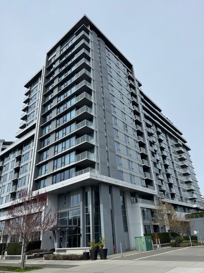 列治文市中心高层公寓主卧出租