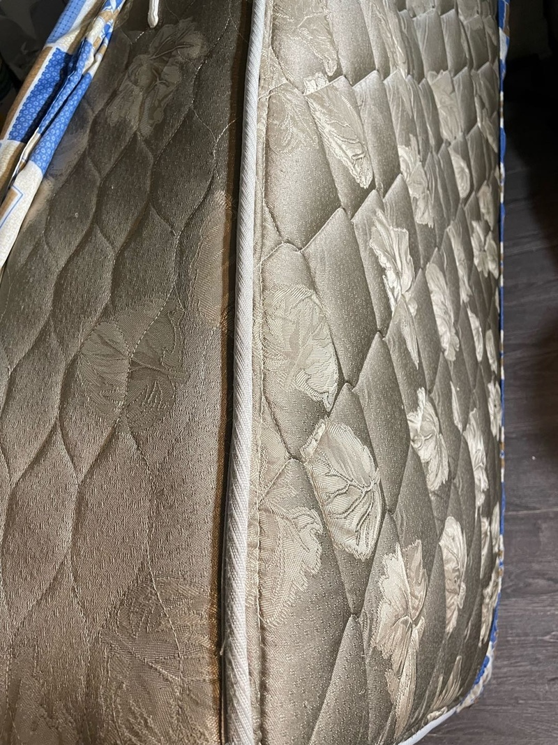 单人床架和床垫