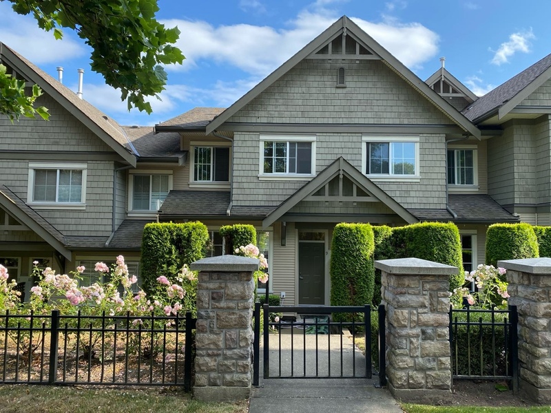 三卧三卫全套家具 近SFU/本拿比山中学/CC/天车站/Lougheed中心