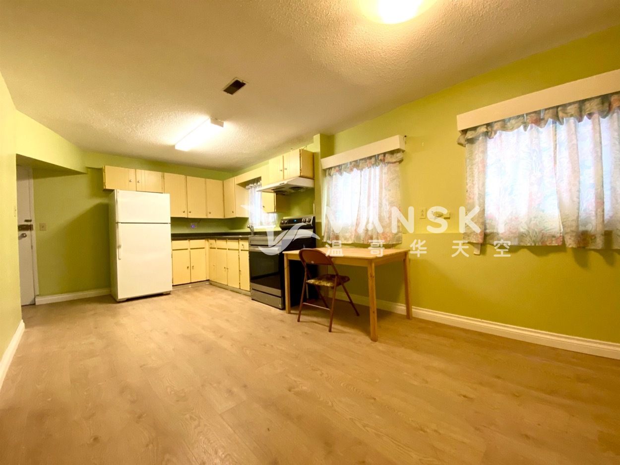 220816201536_lowerkitchen.jpeg