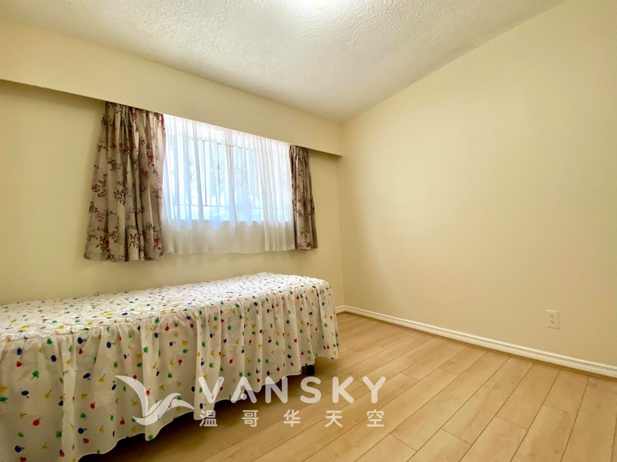 220816203214_upperbedroom3.jpeg