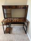 卖一张今年年初才买的书桌